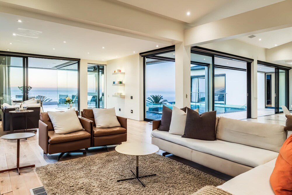 Spectacular Holiday Villa w Private Pool Gym Prima Views view 5