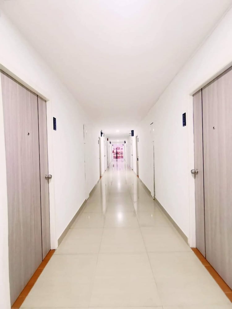 RATANASIRI HOTEL