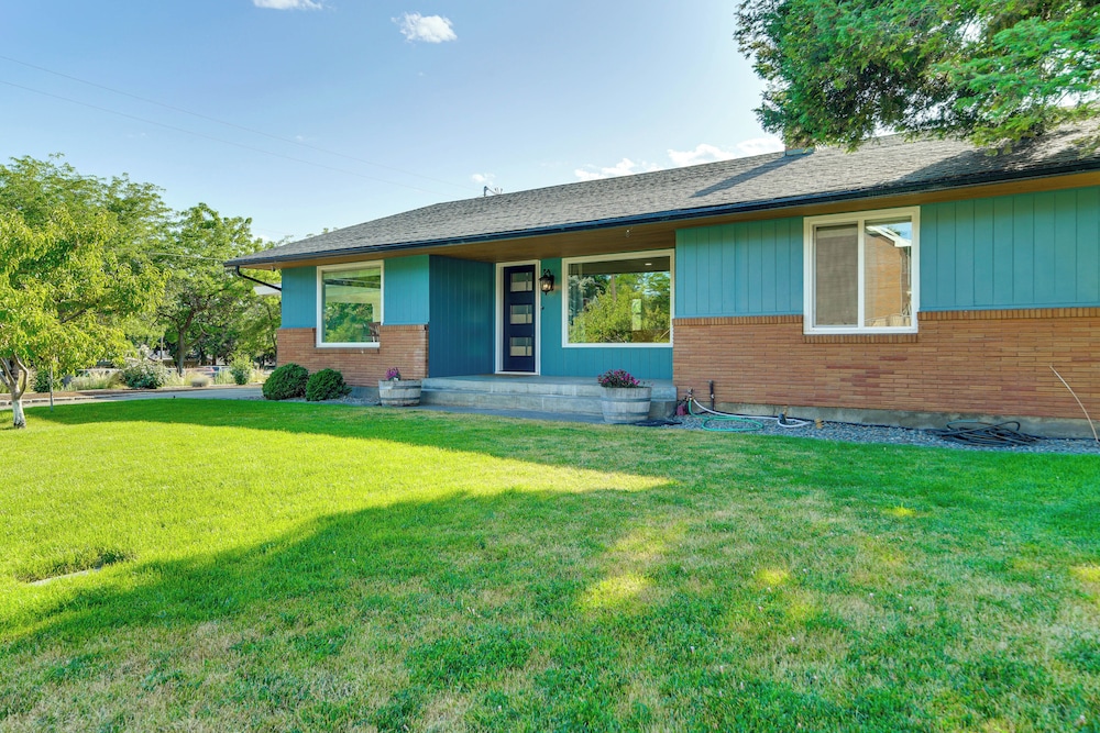 3 Mi to Dtwn: Family Home w/ Garden in Yakima