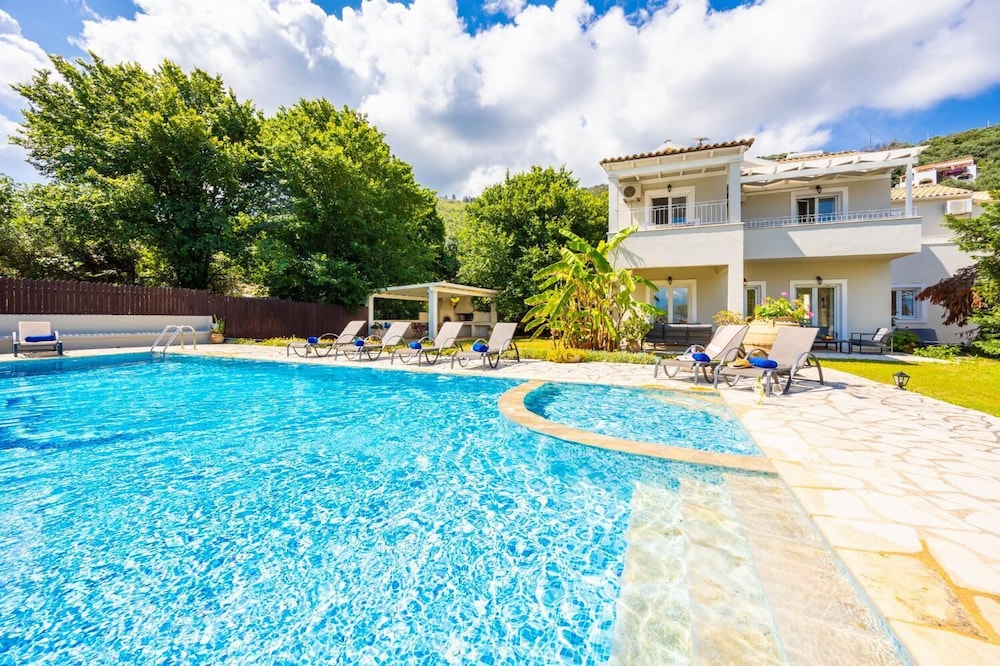 Ormos Beach House in Apraos