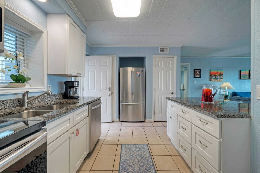 Beachfront Condo w/ Ocean View, 2 Pools, Boardwalk to the Beach Island Getaway