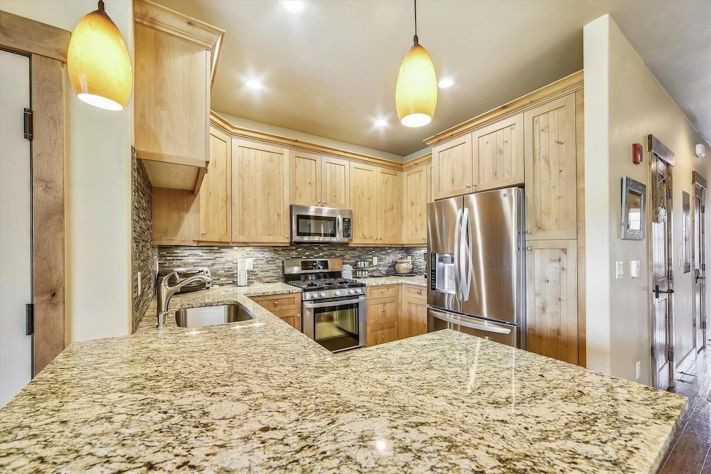 S Off Main #4 2 Bedroom Condo by RedAwning