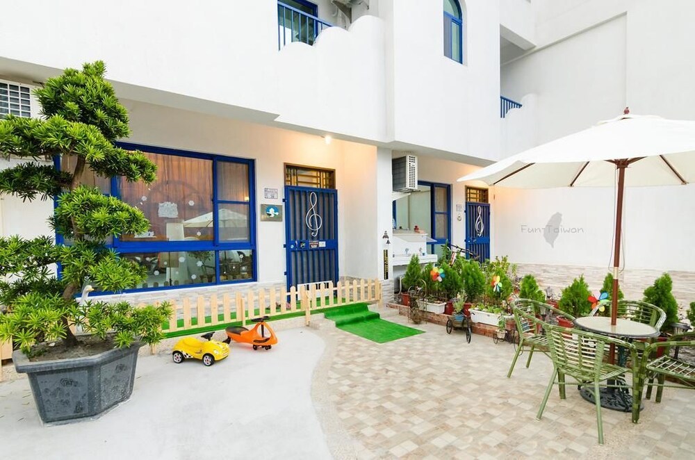 Santorini Music Family B&B