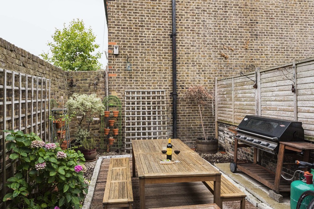 Charming Golborne Escape photo 2