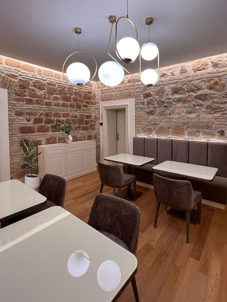 Martina Suites