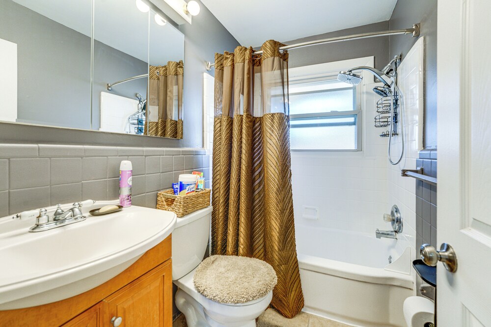 Game, Stay & Play: Family Home in Westland!