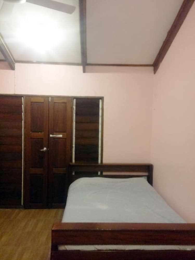 Bluepango Guest House - Hostel