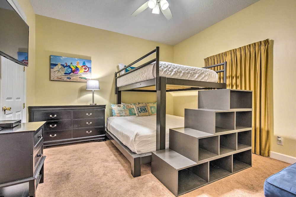 Beachfront Condo w/ Resort Amenities & Ocean Views