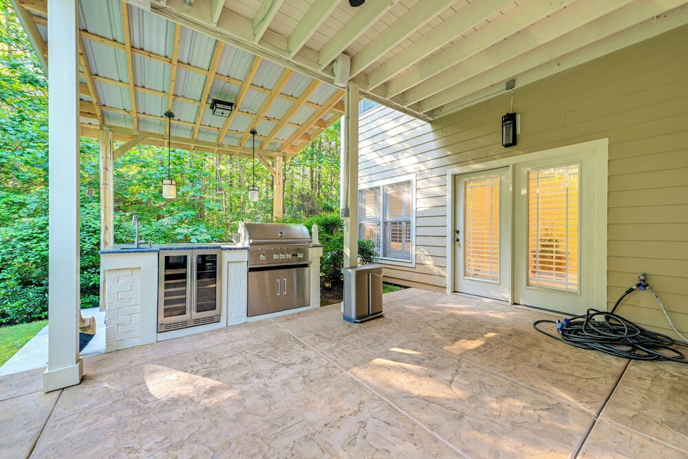 Hike & Explore! Luxe Retreat Near Lake Norman