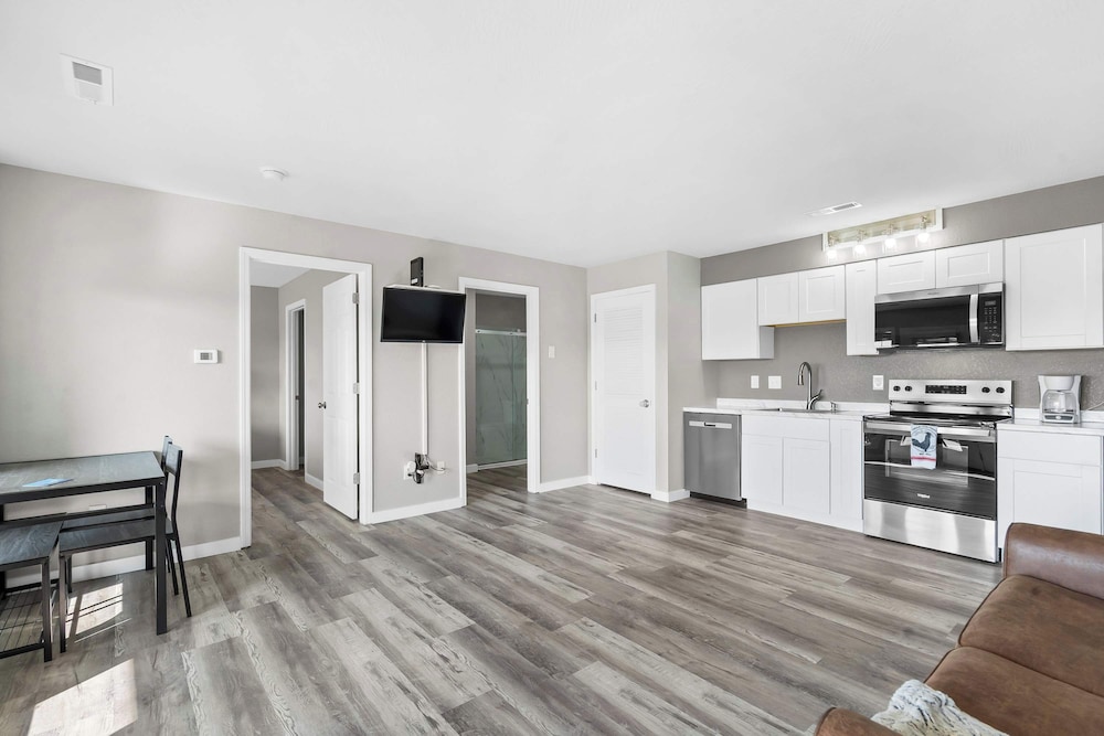 Waterview Oasis Stay for 4