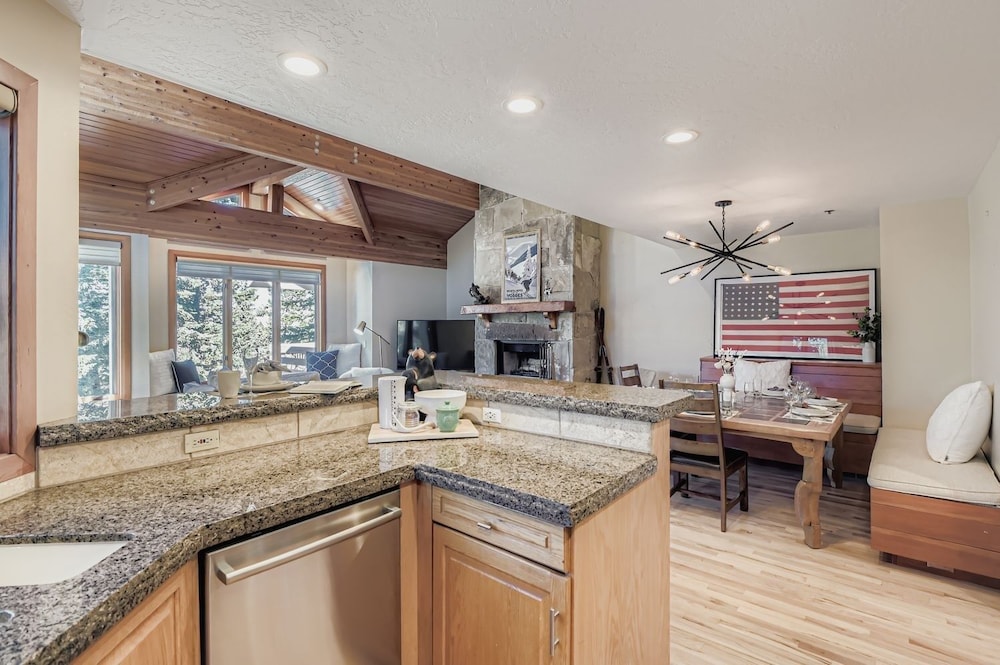 3br Deer Valley Family Retreat Hot Tub And Fireplace 7560 3 Bedroom Home
