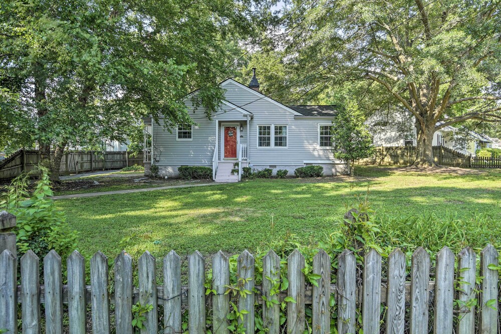 Bright Home w/ Yard in Historic Fuquay-varina! view 4