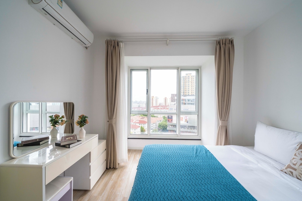 Tyms Luxury 4BR 2BA APT Garden