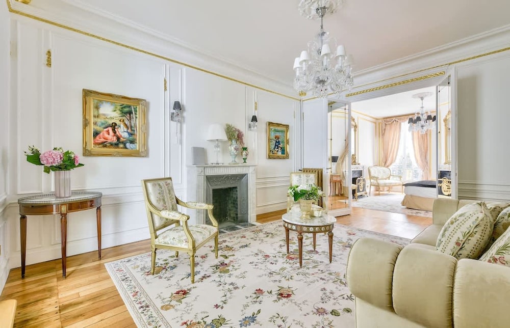 Noble Luxury Residence in the Heart of Paris