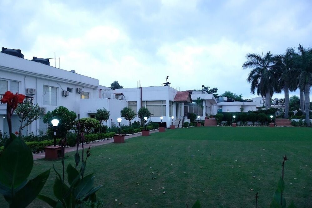 Black Mango Resort
