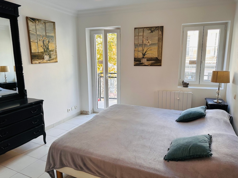 A Lovely Split Level Townhouse in the Heart of Cannes Next to the Marche Forville and the Palais - 1749