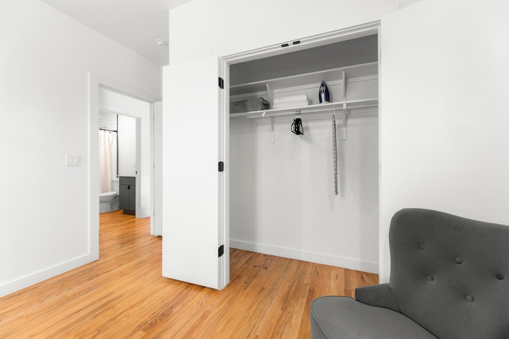 2-Bedroom East Austin Condo-Free Parking - Image 2