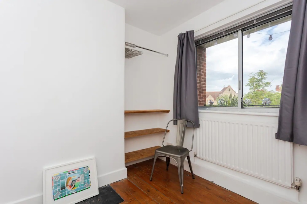 Relaxing 2 Bedroom Top Floor Apartment in Bethnal Green