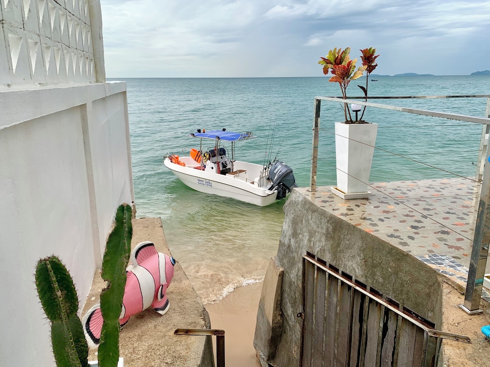 Phaladise Beach Villa at Phala Beach, Ban Chang