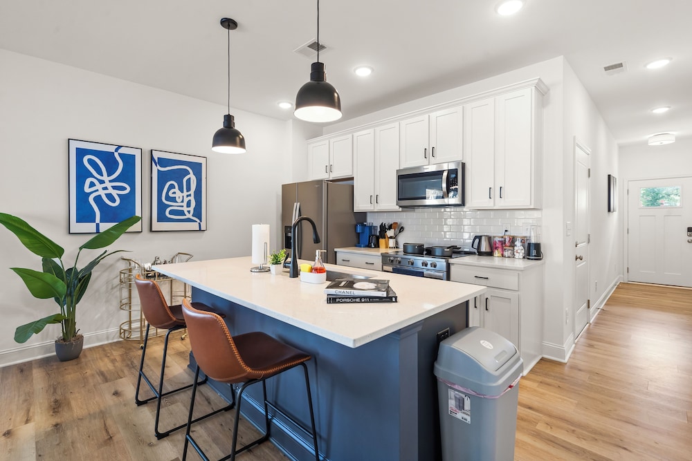 Luxe 3BR Townhouse Mins to Uptown CLT
