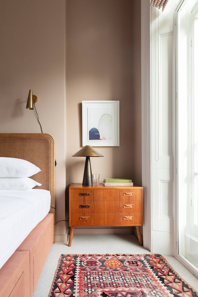 Ladbroke Grove XV by Onefinestay