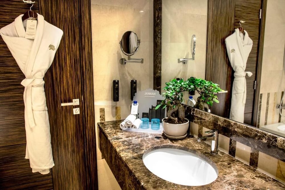 Abu Dhabi Vacations - Jannah Burj Al Sarab - Property Image 19