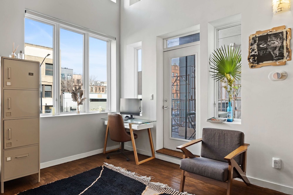Dekalb by Rove Travel Duplex Loft w Terrace
