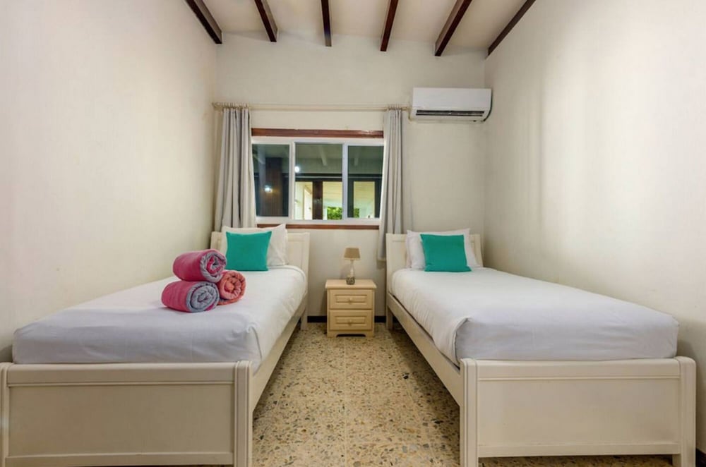 Villa Allegra Family Vacation Home w Pool BBQ
