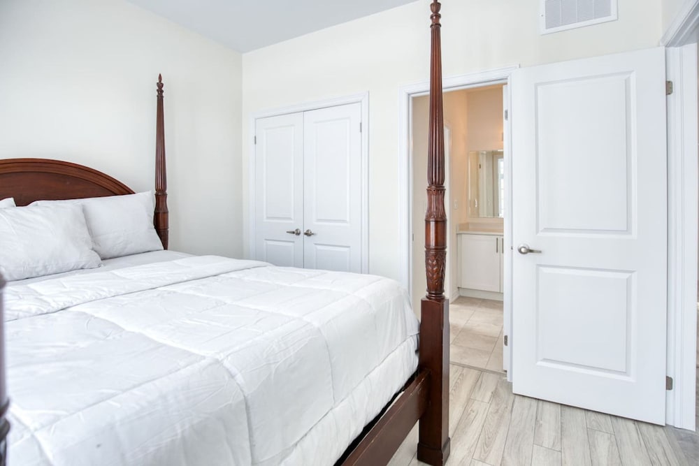 Spacious Brand New 4-bed Retreat in Quinte West