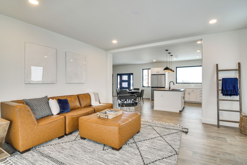 2 Mi to Granby Ranch: Home w/ Mountain-view Deck!