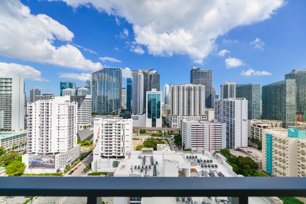 Top Location Stunning Condo in Brickell