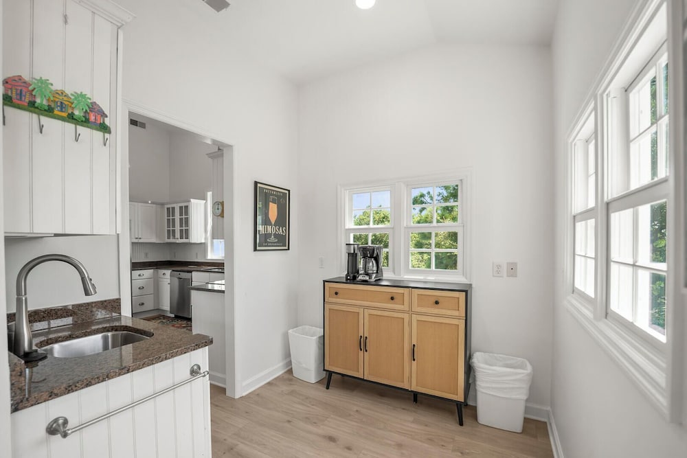 723 Seahorse Road - Newly Renovated, 5-bedroom Oceanside Home