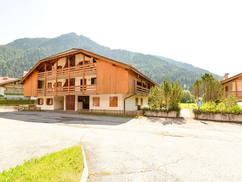 Spacious Chalet with Garden near Ski Area in Tyrol