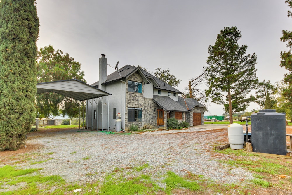 Pet-friendly Hollister Getaway w/ Grill! view 4