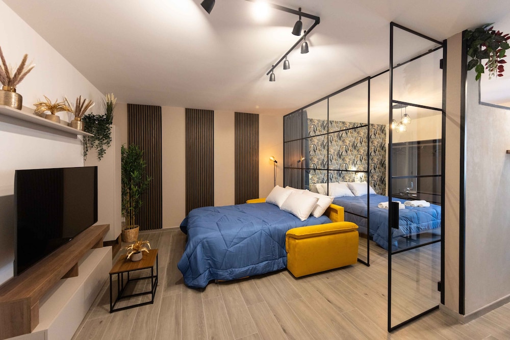 Urban Chic Luxury Suite Apartments