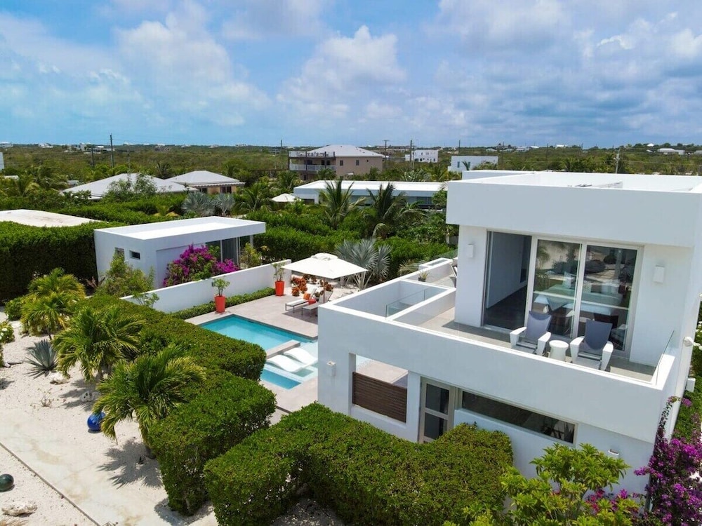 2bdr Oceanside Vacation Villa, Hotel Amenities v3