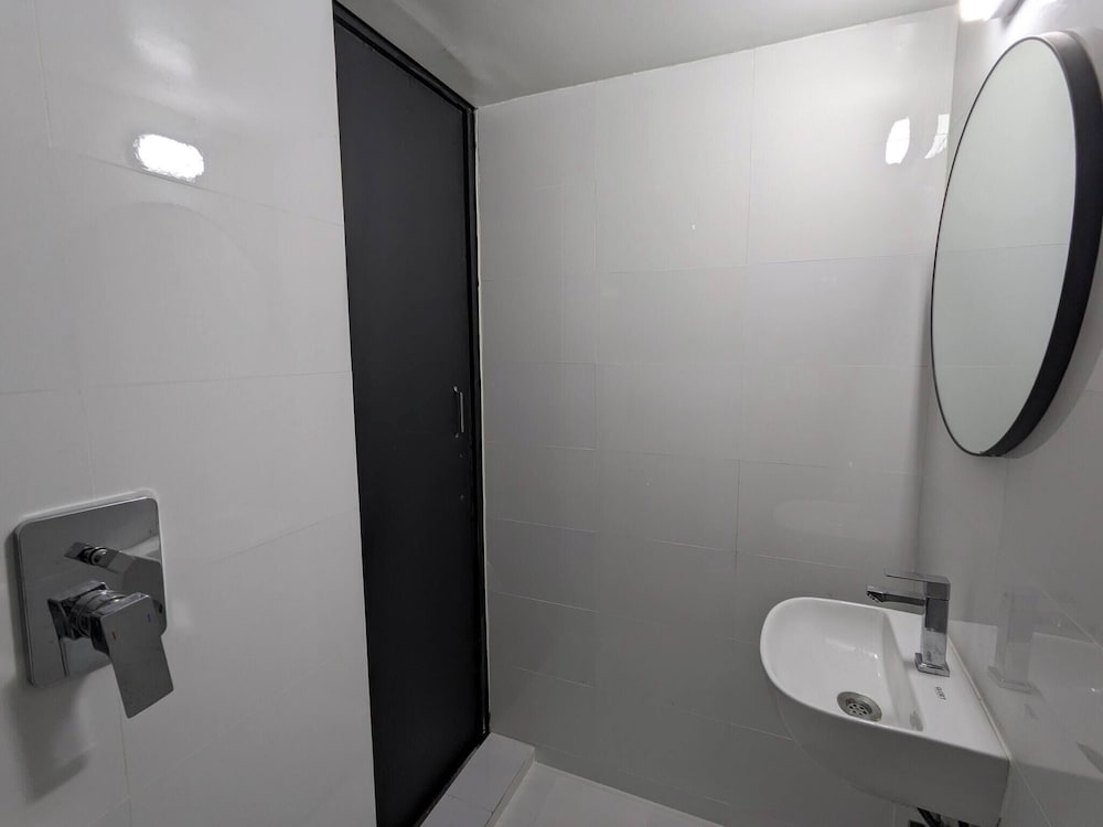 Minimalist Apt at DAC Intl Airport Msg to Avail Special Offer for Flight Catcher