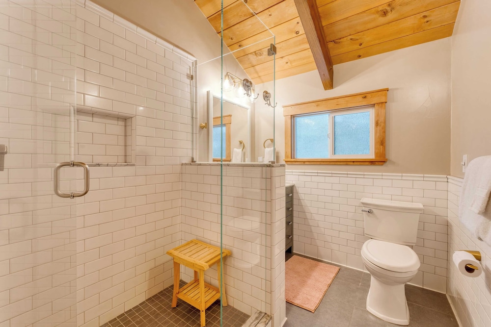 Cozy Modern Cabin w/ Sauna & Fireplace 5 Mins to Lake Peaceful Tahoe Retreat by Avantstay