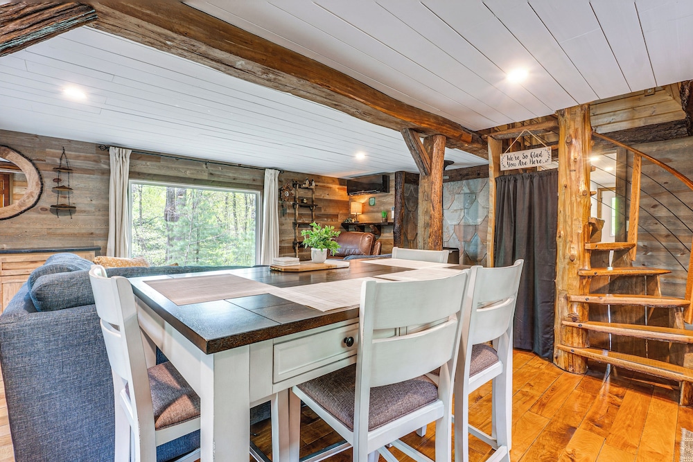 Secluded Cabin w/ Hot Tub in Hocking Hills