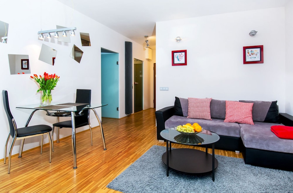 erApartments Meridian Residence view 3