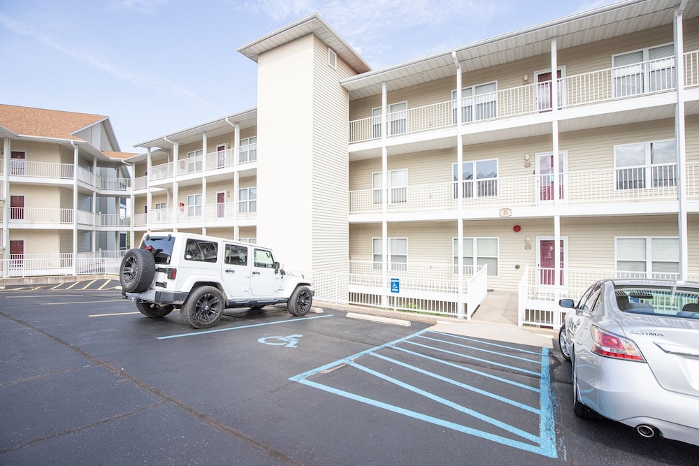 Experience Lakeside Living at Its Finest: Stunning Views and Prime Location!