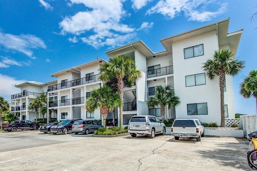 PALMS OF DUNE ALLEN 108 3 Bedroom Holiday Home by Five Star Properties
