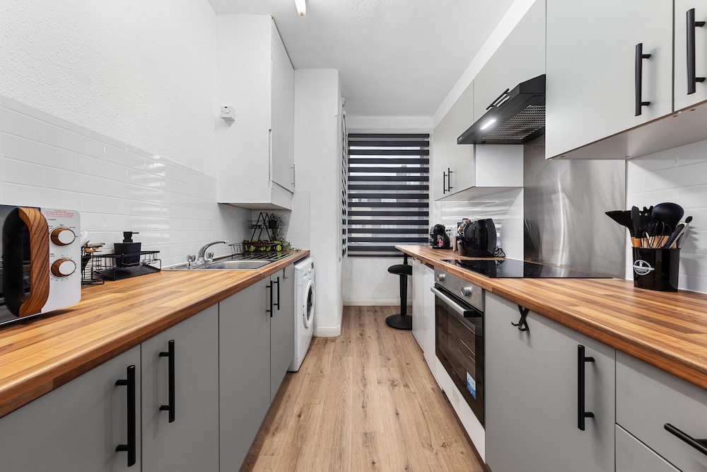 Elegant 1 Bdr Flat in Goodmayes w Free Parking view 4