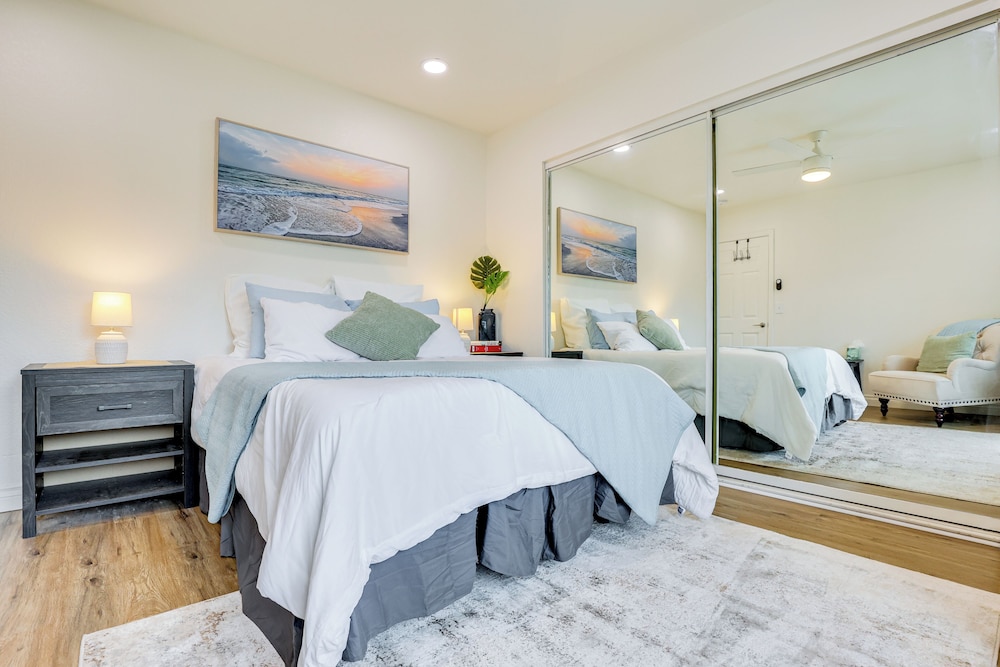 1 Mi to Oceanside Municipal Pier: Condo w/ Balcony