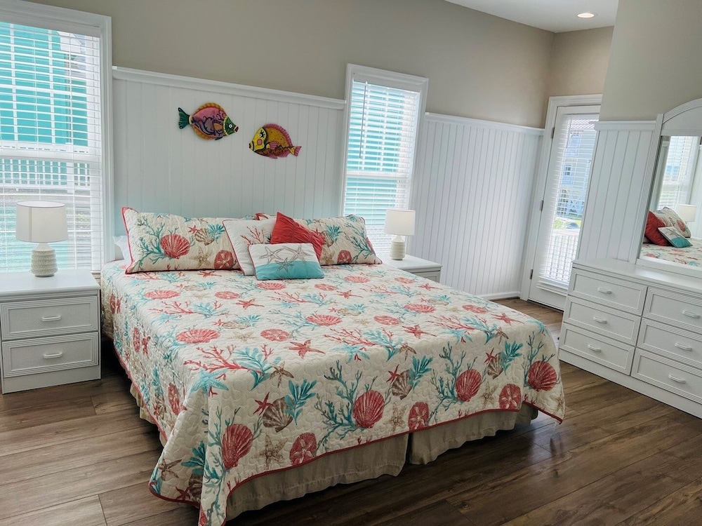 Myrtle Beach Vacations - Avalon West- 5 Bedroom Home by RedAwning - Property Image 5