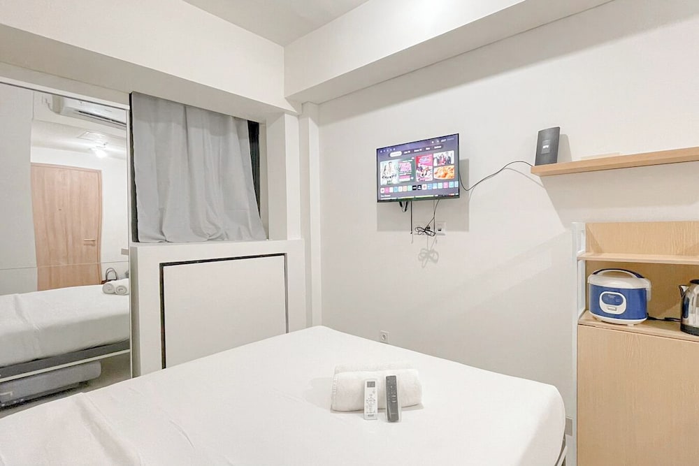 Practical Studio (No Kitchen) Near Unhas Bandaraya - Tallasa City Makassar Apartment