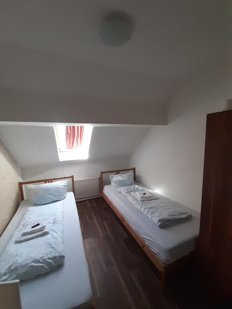 2-Rent Group Hostel Rooms&Apartments EVE168