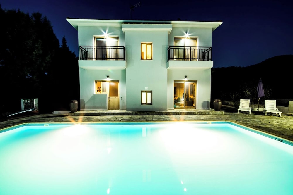 Spacious Luxury Private Sea View Villa