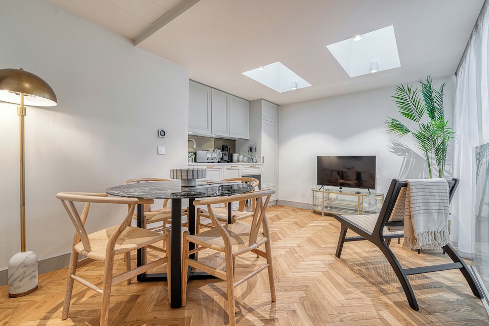 Luxury flats near Big Ben and London Eye