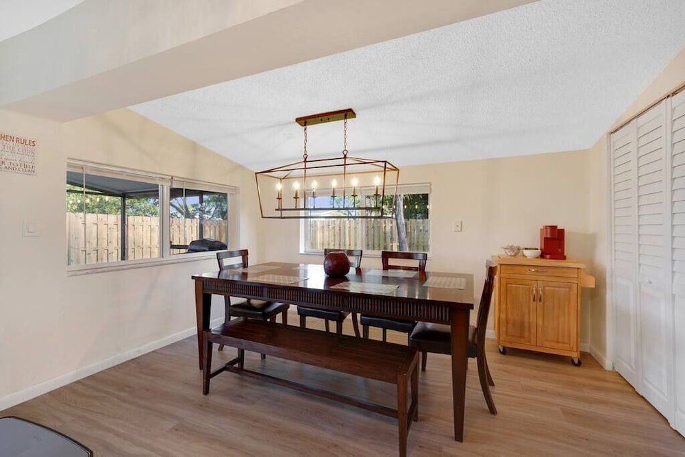 Fort Lauderdale Vacations - Yellow House in Davie - Property Image 1